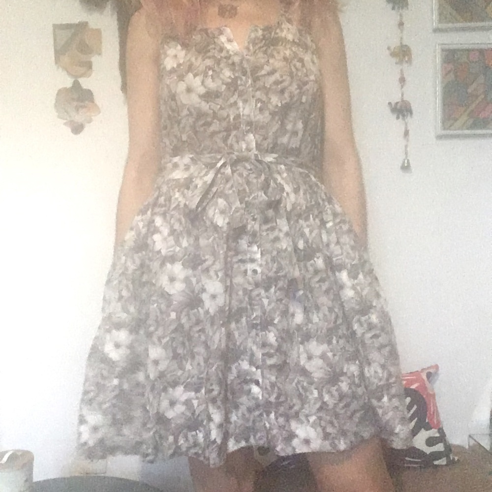 Cute grey floral print full mini dress**3/$20**